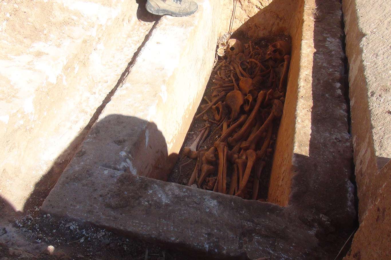 1800 yıllık mezarda 4 kişiye ait iskelet ortaya çıktı